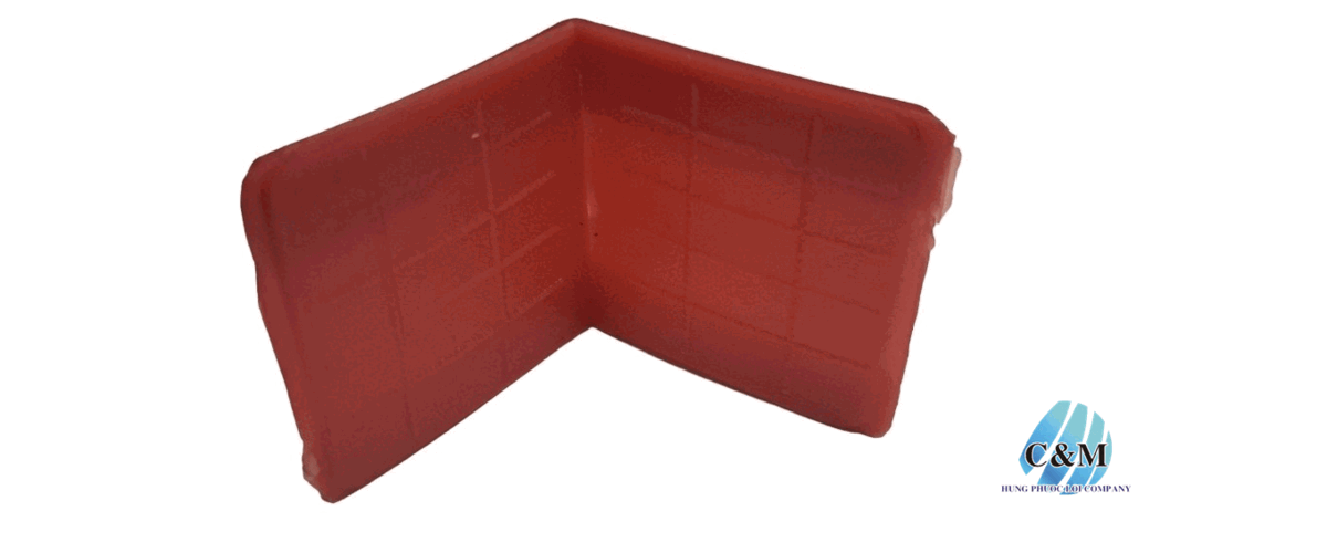 GIF minh họa góc nhựa đỏ cứng – phân bổ lực siết & bảo vệ cạnh